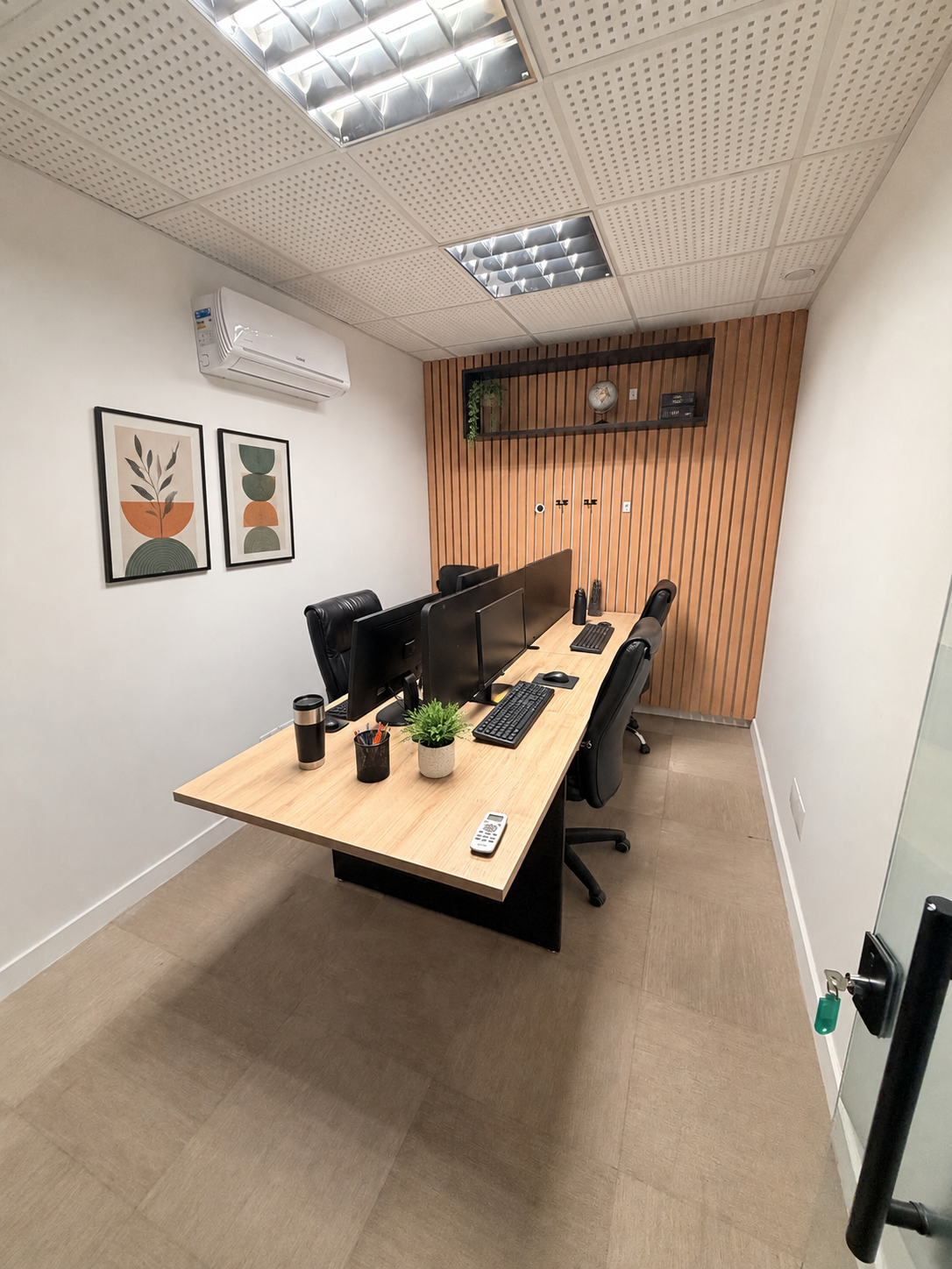 Sala privativa 08 montada para até 5 pessoas